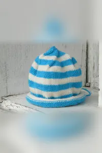 Mavi Çizgili Örgü Bebek Beresi