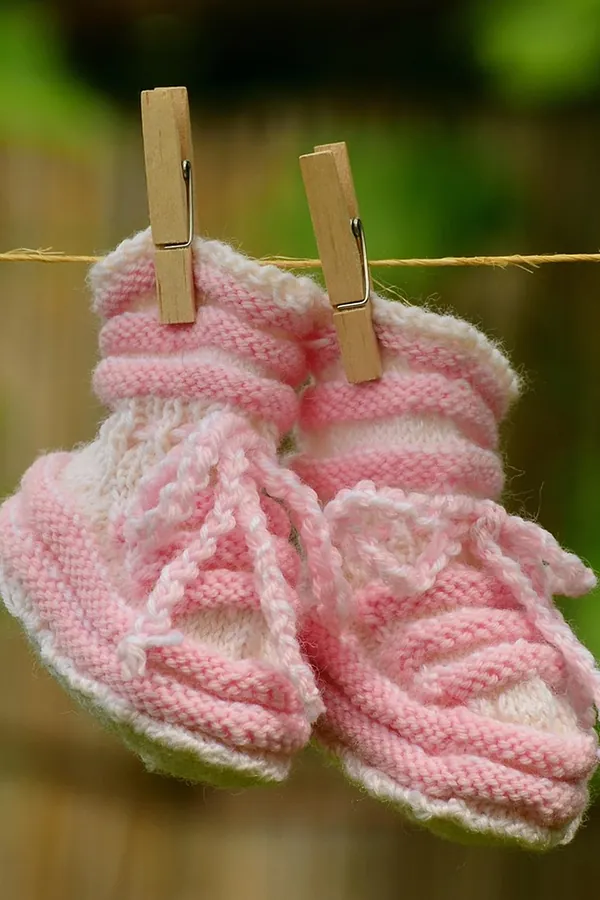 Pembe Örgü Bağcıklı Bebek Patiği