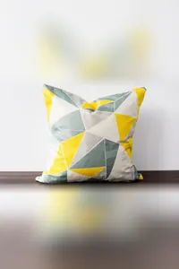 Sarı Geometrik Desenli Kırlent